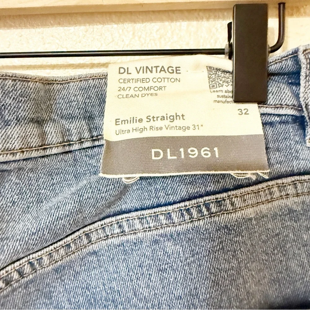 NWT DL1961 Emilie Straight Ultra High Rise Vintage 31